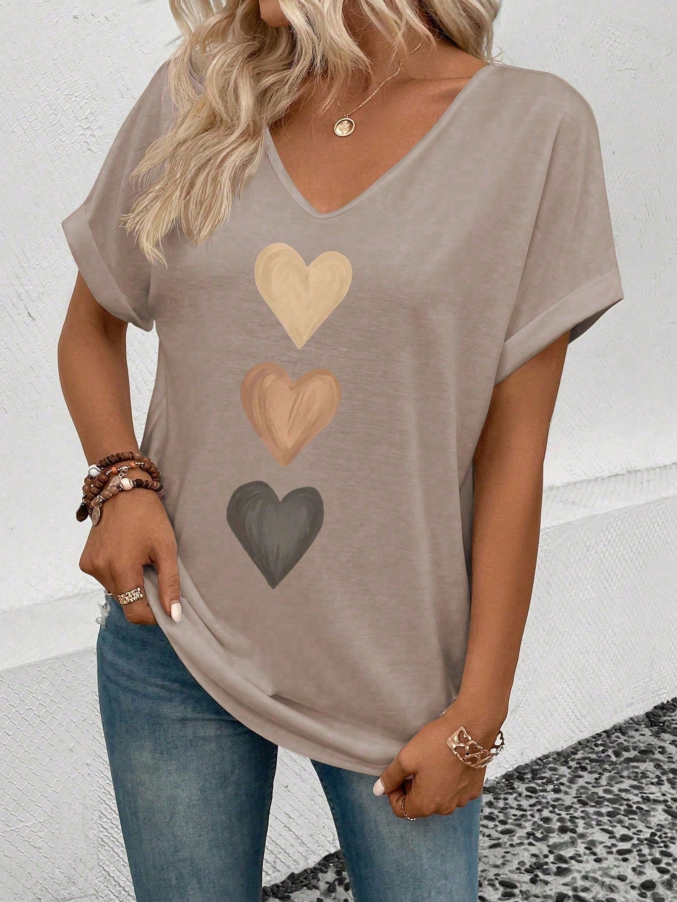 Chic Ombre Heart Print V-Neck T-Shirt with Flared Cuffs for Spring/Summer